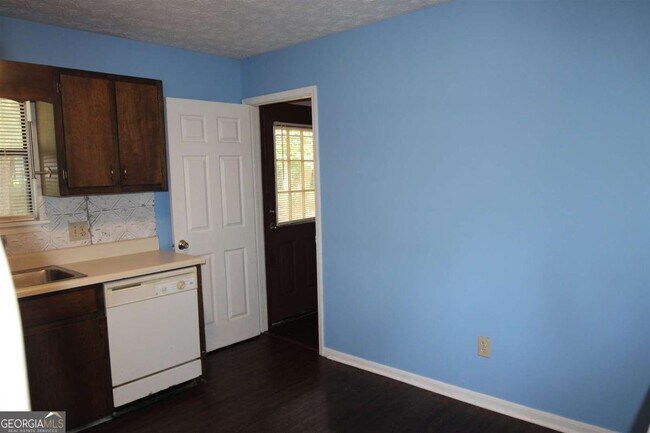 Building Photo - 105 Bristle Cone Ct