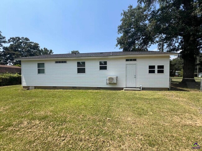 Building Photo - 110 Trinity Dr