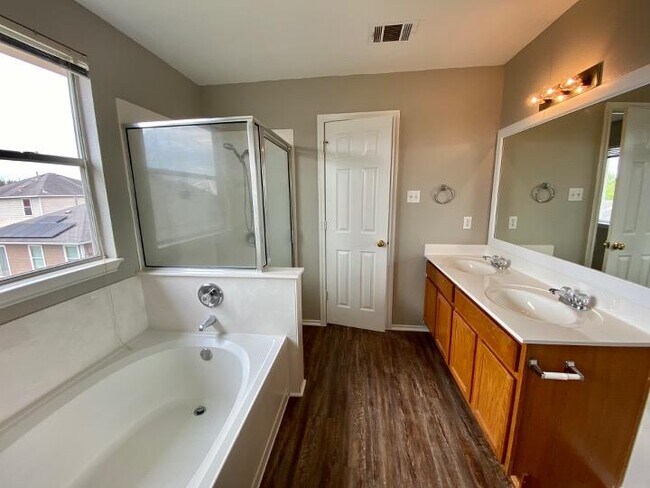 Building Photo - 17817 Majestic Elm Ln