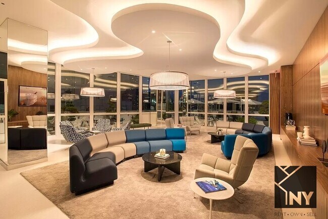 Building Photo - Luxury living - Great Deal - Massive space...
