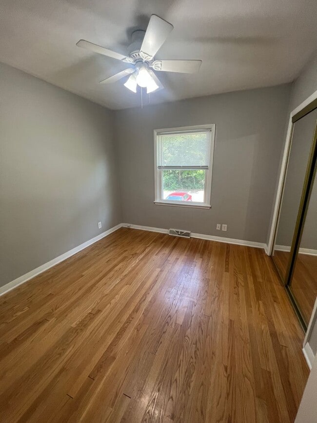 Building Photo - 3 bedroom Home in Rock Island