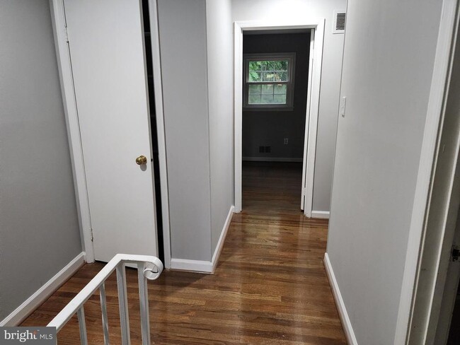 Building Photo - 14477 Village Dr