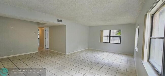 Building Photo - 4161 NW 114th Terrace