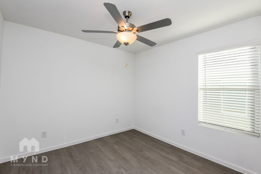 Building Photo - 2725 Ctr Crk Ln