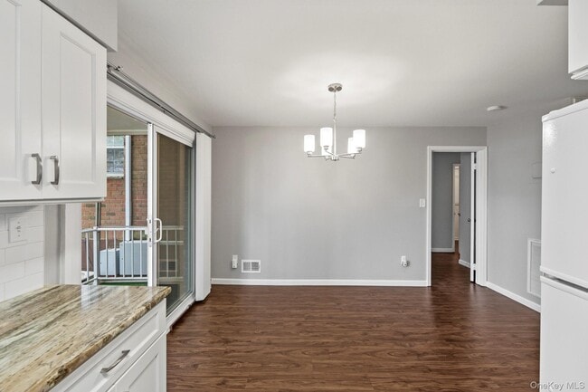 Building Photo - 106 Yorkshire Dr