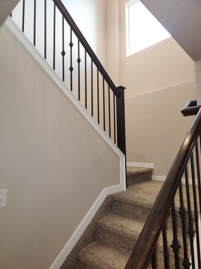 Building Photo - Broadmoor View Subdivision Rancher, Over 2,900 Sq. Ft.