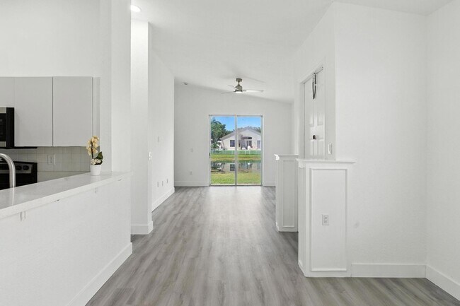 Building Photo - 18650 SW 28th Ct