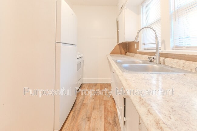 Building Photo - 1609 NE 18th St