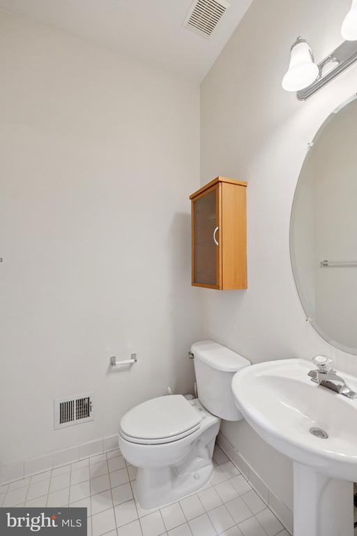Building Photo - 909 Crestfield Dr