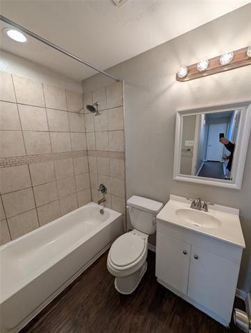 Building Photo - 4725 Leonard St