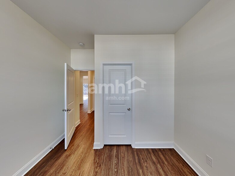 Building Photo - 440 Charity Ln