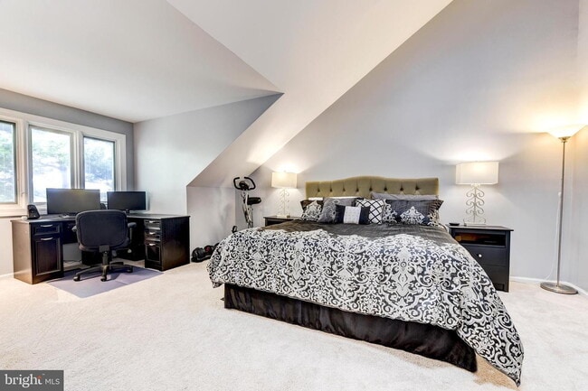 Building Photo - Elegant Arlington Residence with Comfortable Living and Ideal Location