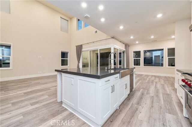 Building Photo - 55 Crater