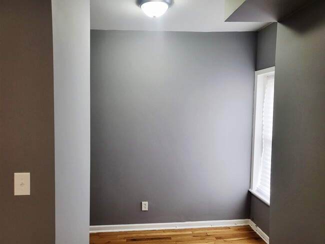 Building Photo - 2521 E 72nd Pl