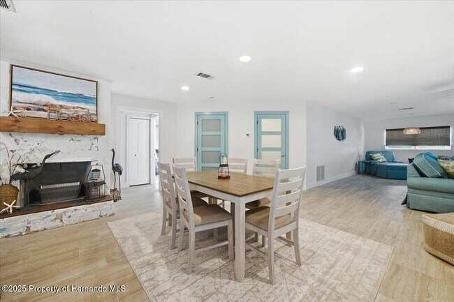 Building Photo - 4262 Biscayne Dr