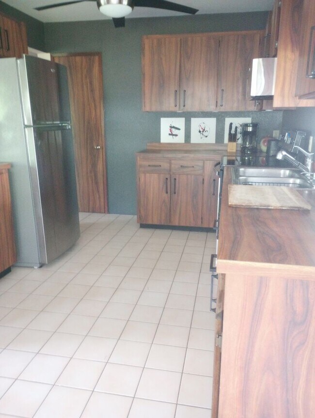 Building Photo - 1bd & 1 1/2 ba Fully Furnished & Move in Ready & all appliances included