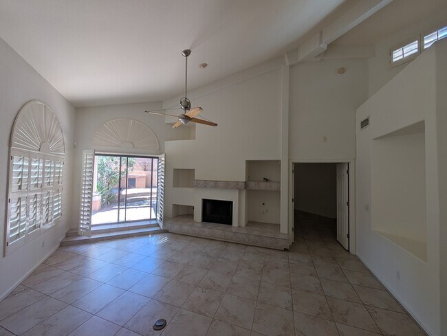 Building Photo - Pointe Tapatio 3br with garage
