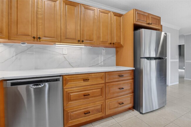 Building Photo - 111 SE 14th Pl