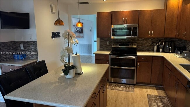 Building Photo - 4905 Bayberry Ln