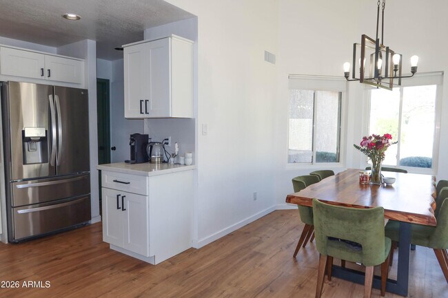 Building Photo - 3113 E Topeka Dr