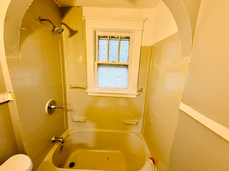 Building Photo - 88 Schutrum St