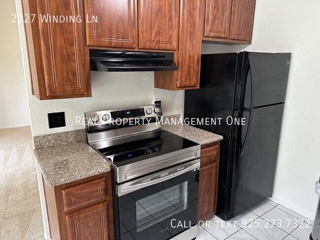 Building Photo - 2727 Winding Ln