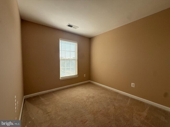 Building Photo - 60 Deerbrook Dr