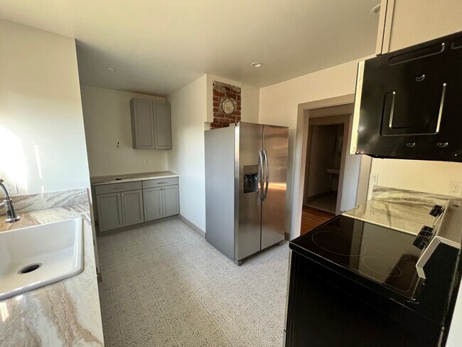 Building Photo - 1039 Humboldt St