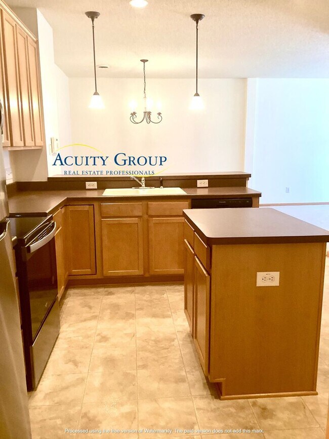 Building Photo - 2BR, 1 1/2 BA Townhome