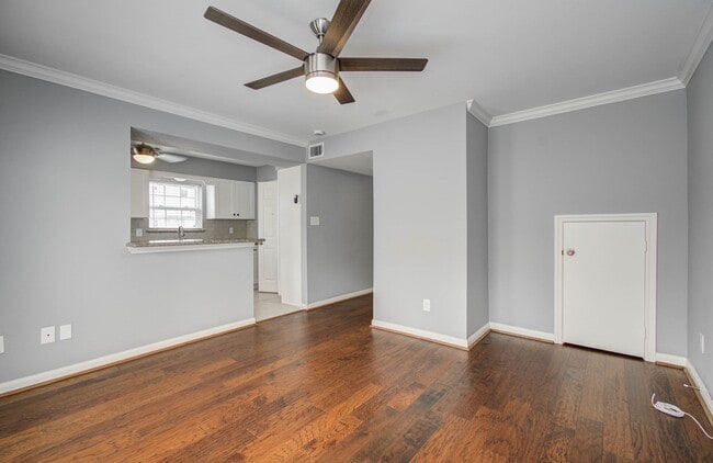 Building Photo - 402 Bendwood Dr