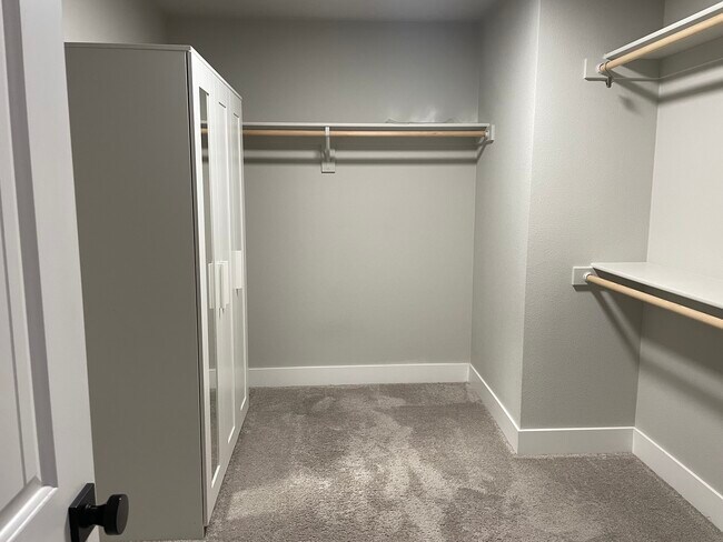 Building Photo - 22405 SW Frst Crk Wy