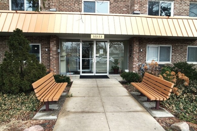 Building Photo - 10353 Dearlove Rd