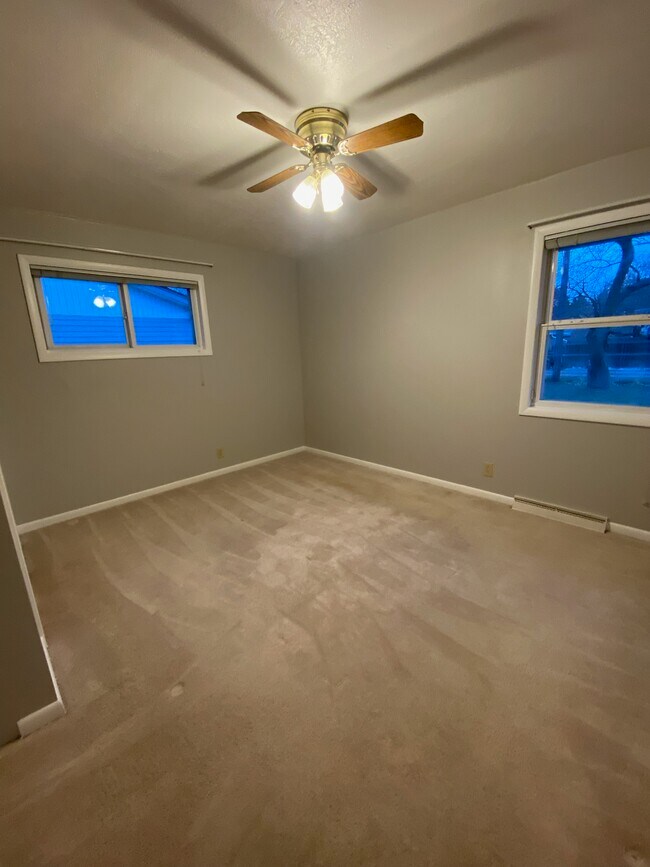 Building Photo - 2304 Hewitt Dr