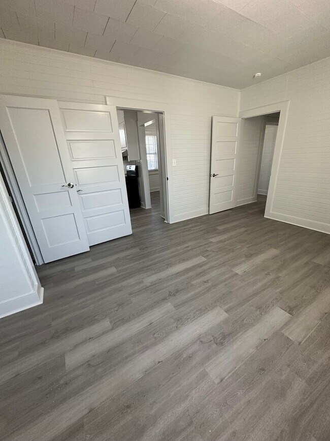 Building Photo - Luxury in Lockport-Newly Remodelled 4 Bedroom 2 Bath- $500 move in special!