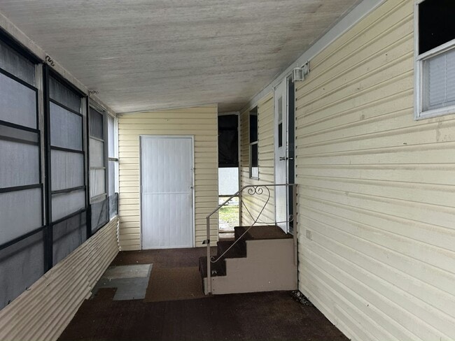 Building Photo - 21320 Lake Bambi Cir