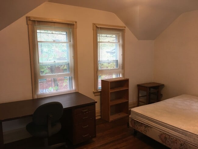 Building Photo - West Shore Apartments -107E