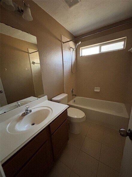 Building Photo - 10715 Lyndon Meadows Dr