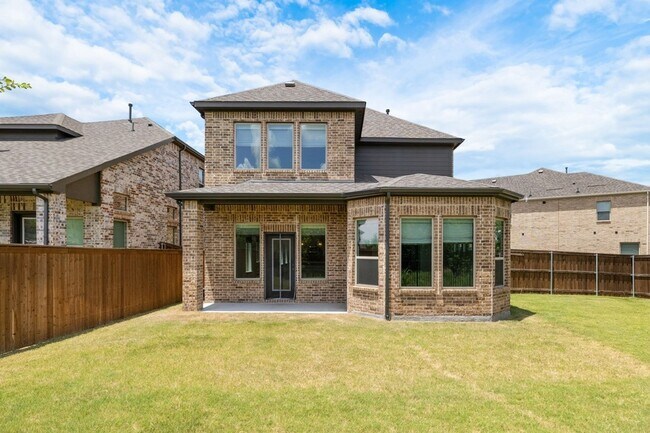 Building Photo - 3100 Greenbriar Dr