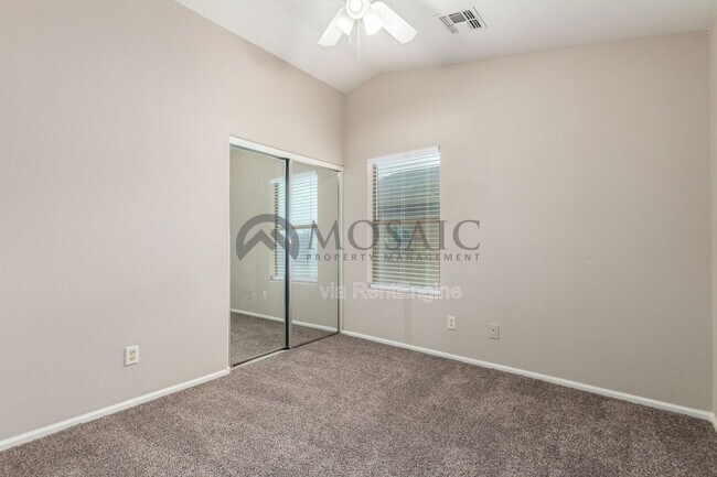 Building Photo - 61 W Hereford Dr