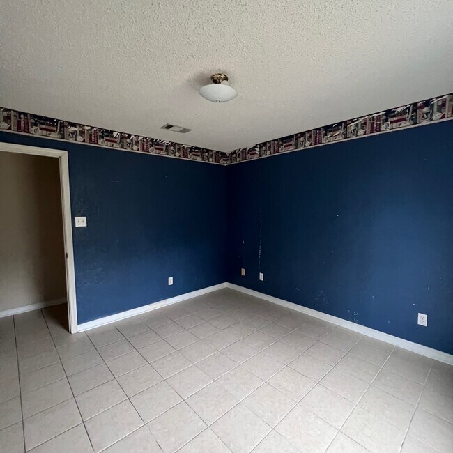 Building Photo - 161 Pinehill Mnr