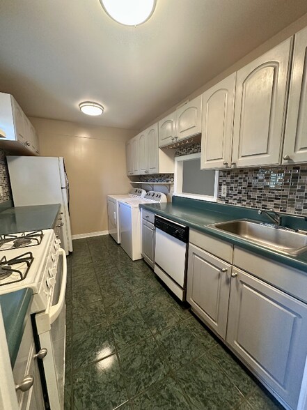 Building Photo - 11705 S Briar Patch Dr