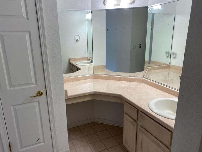 Building Photo - 13070 W Bluemound Rd