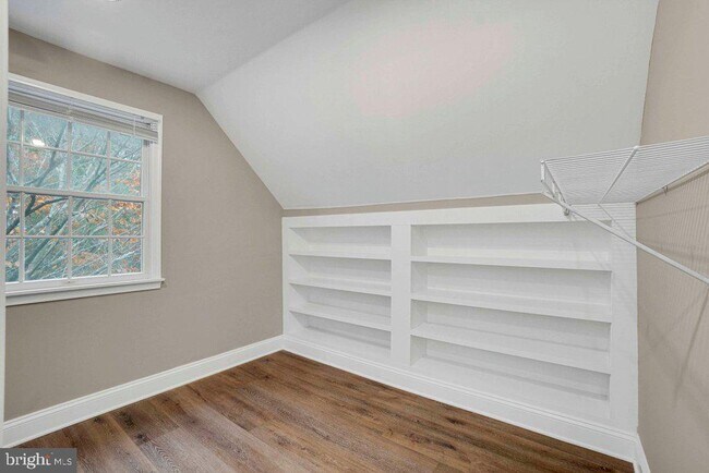 Building Photo - 3839 Blenheim Rd