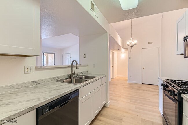 Building Photo - 7885 W Flamingo Rd