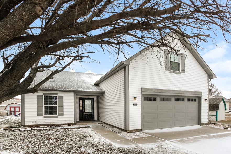 Building Photo - 1120 Central Park Blvd N