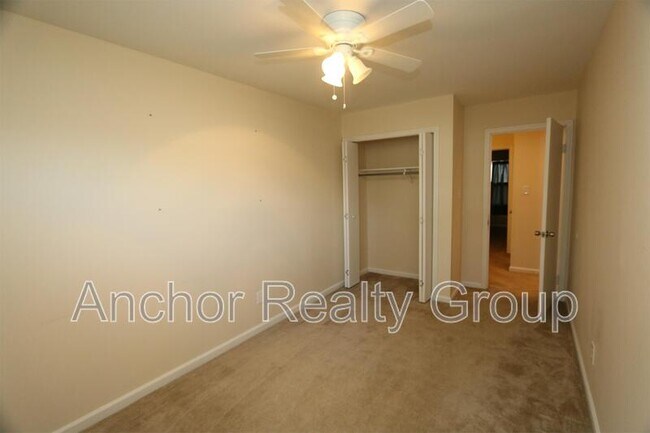 Building Photo - 2226 Sedgewick Dr