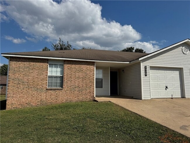 Primary Photo - 1374 N Chickadee Ave