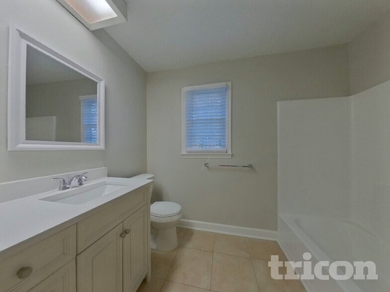 Building Photo - 429 Sugar Springs Way