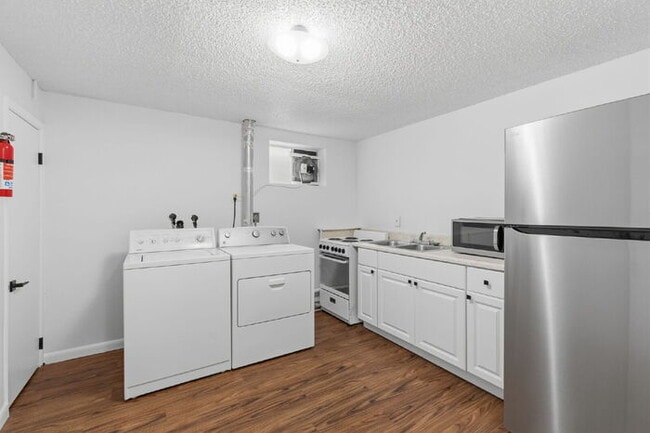 Building Photo - Charming Basement Apartment with Modern Finishes and Flat-Rate Utilities