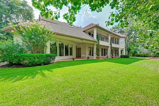 Building Photo - 16810 Southern Oaks Dr